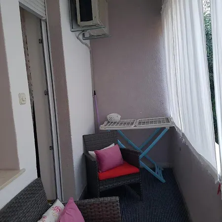 Apartman Kustre アパート