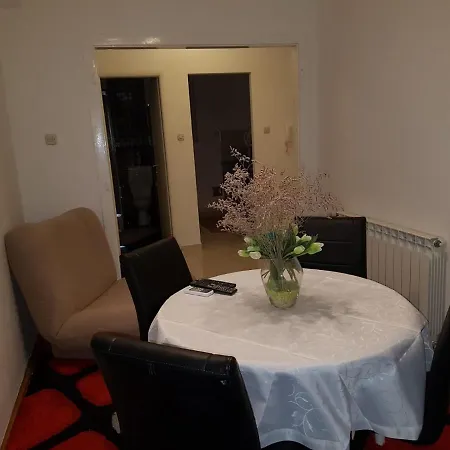 Daire Apartman Kustre *